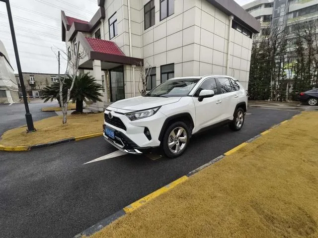 Toyota RAV4 2020 2.0L CVT Two-Drive Fashion Edition exterior photo 9 Toyota RAV4 2020 2.0L CVT Two-Drive Fashion Edition exterior photo 9