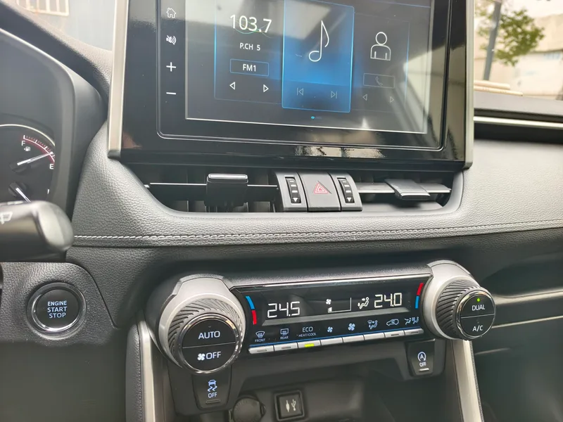 Toyota RAV4 2020 2.0L CVT Two-Drive Fashion Edition interior photo 15 Toyota RAV4 2020 2.0L CVT Two-Drive Fashion Edition interior photo 15
