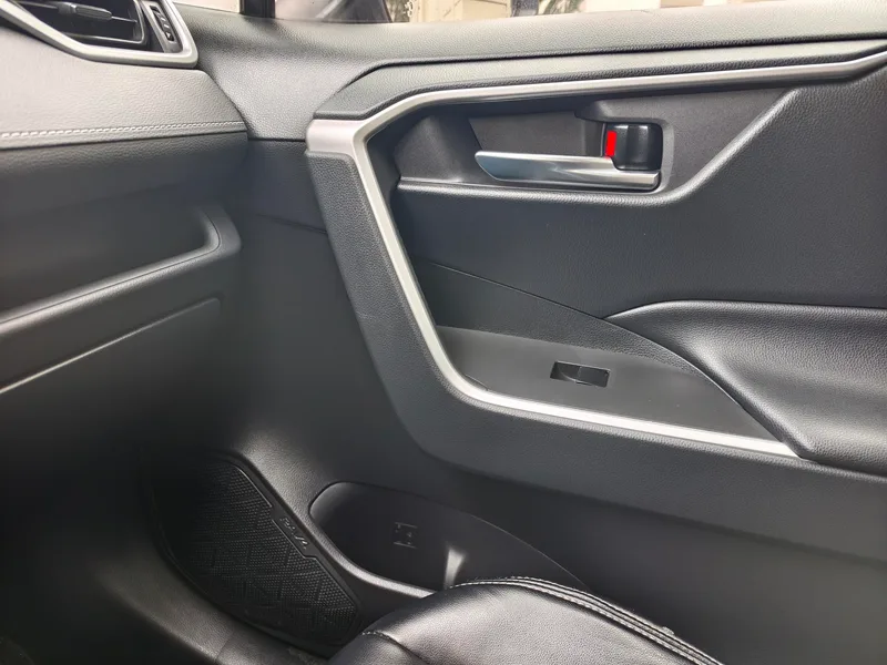Toyota RAV4 2020 2.0L CVT Two-Drive Fashion Edition interior photo 17 Toyota RAV4 2020 2.0L CVT Two-Drive Fashion Edition interior photo 17