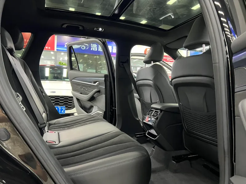 Geely Monjaro 2024 2.0TD High-power automatic two-wheel drive skyline version interior photo 8 Geely Monjaro 2024 2.0TD High-power automatic two-wheel drive skyline version interior photo 8