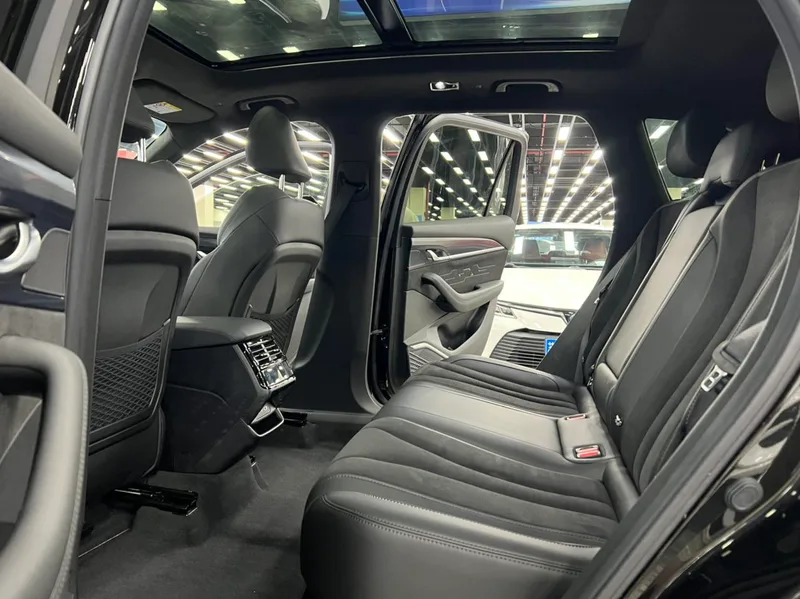 Geely Monjaro 2024 2.0TD High-power automatic two-wheel drive skyline version interior photo 9 Geely Monjaro 2024 2.0TD High-power automatic two-wheel drive skyline version interior photo 9