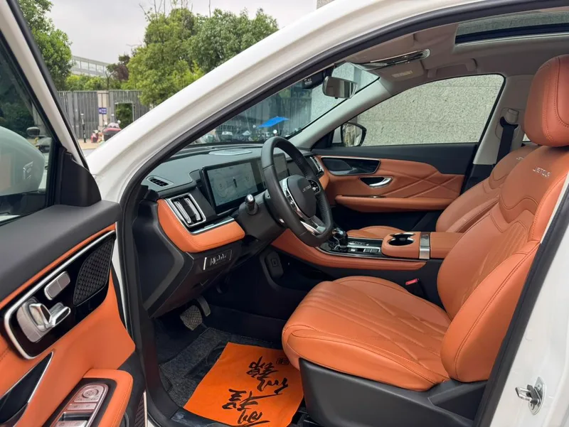 Jetour X70 PLUS 2025 1.5T 7DCT Deluxe Surge Edition 7 seat exterior photo 4