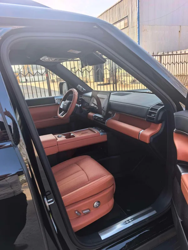 Fangchengbao Equation Leopard Titanium 7 2025 200KM Dos tracciones Max Edición interior foto 10