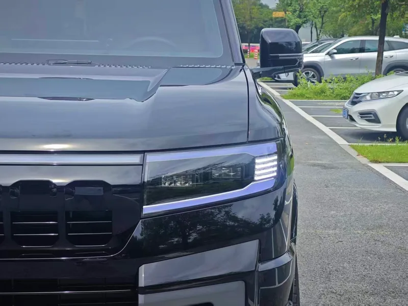 Fangchengbao Leopard 8 2025 Zhiyong Flagship Edition 6 seat exterior photo 4