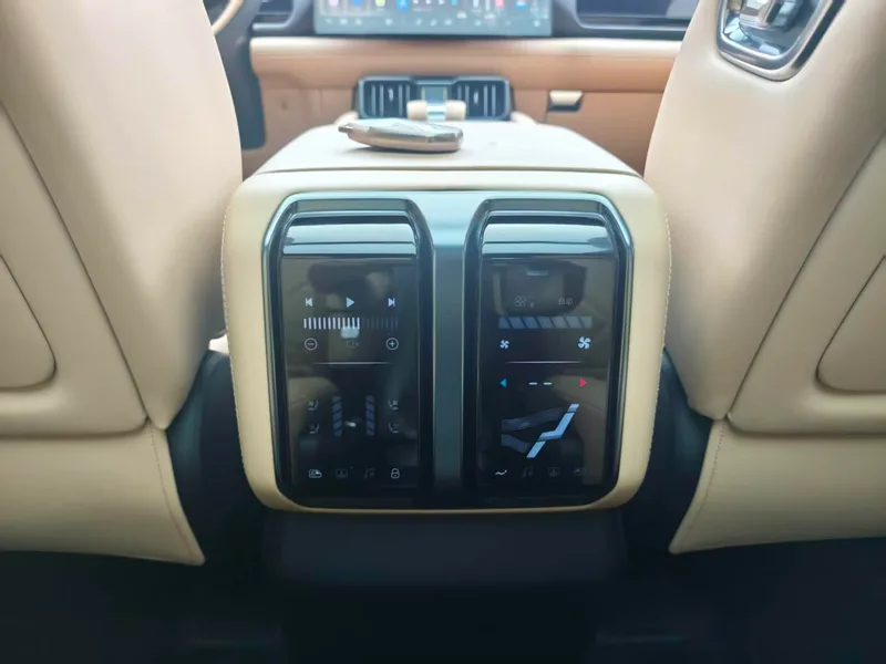 Fangchengbao Leopard 8 2025 Zhiyong Flagship Edition 6 seat interior photo 15