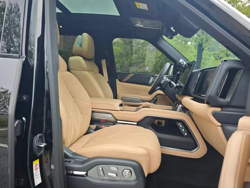 Fangchengbao Leopard 8 2025 Zhiyong Flagship Edition 6 seat interior photo 19