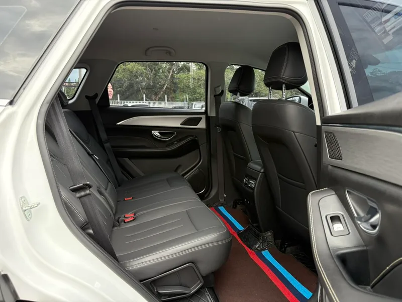 Jetour X90 PLUS 2023 1.6TD DCT Nivel plano interior foto 11