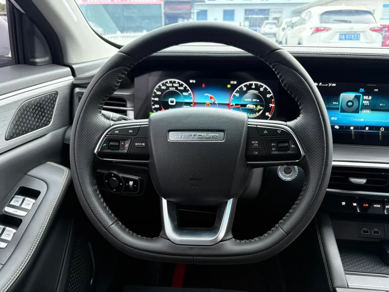 Jetour X90 PLUS 2023 1.6TD DCT Nivel plano interior foto 13