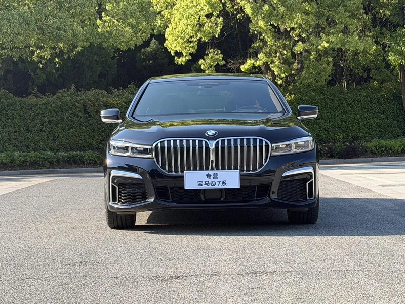 BMW 7 Series 2021 740Li xDrive Type administratif M Ensemble de sport extérieur photo 2