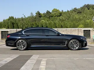BMW 7 Series 2021 740Li xDrive Type administratif M Ensemble de sport intérieur photo 8