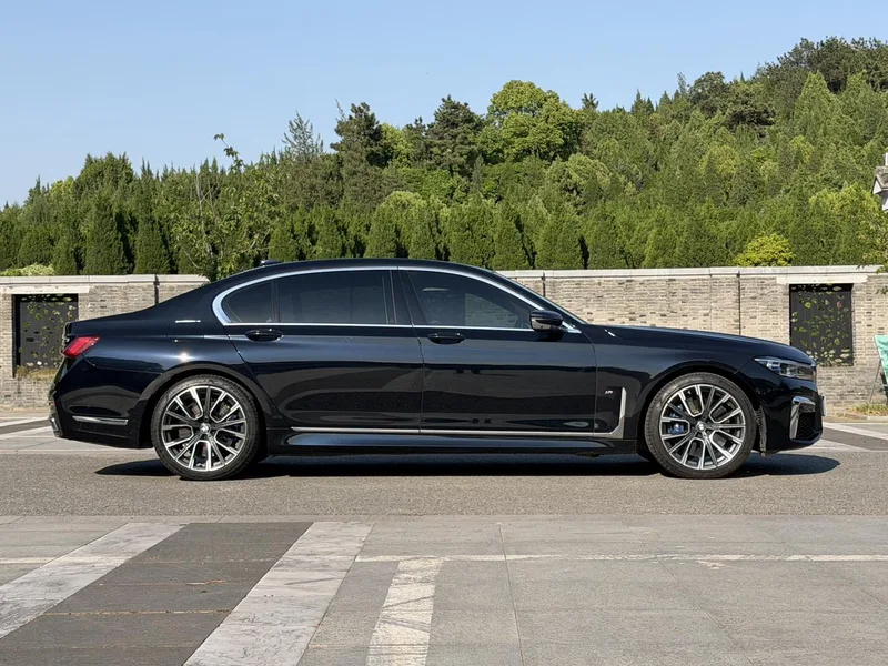 BMW 7 Series 2021 740Li xDrive Type administratif M Ensemble de sport intérieur photo 8