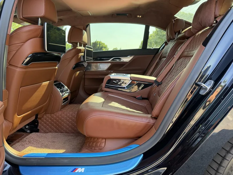 BMW 7 Series 2021 740Li xDrive Type administratif M Ensemble de sport intérieur photo 10