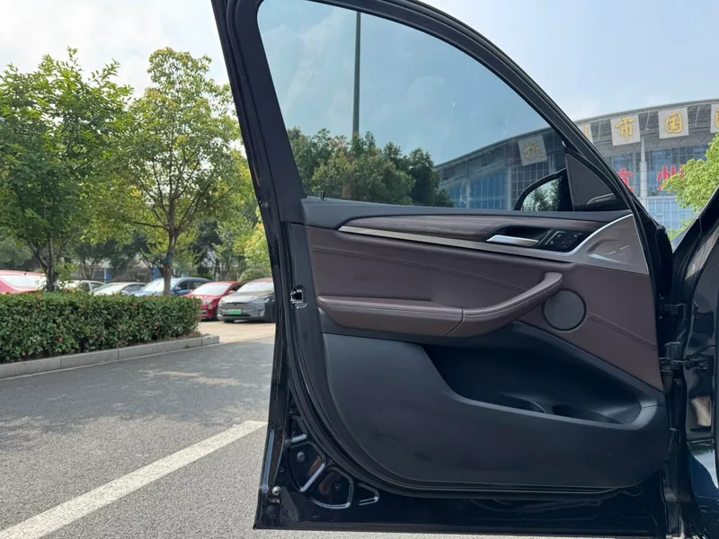 BMW X3 2021 xDrive28i M Sports suit interior photo 12