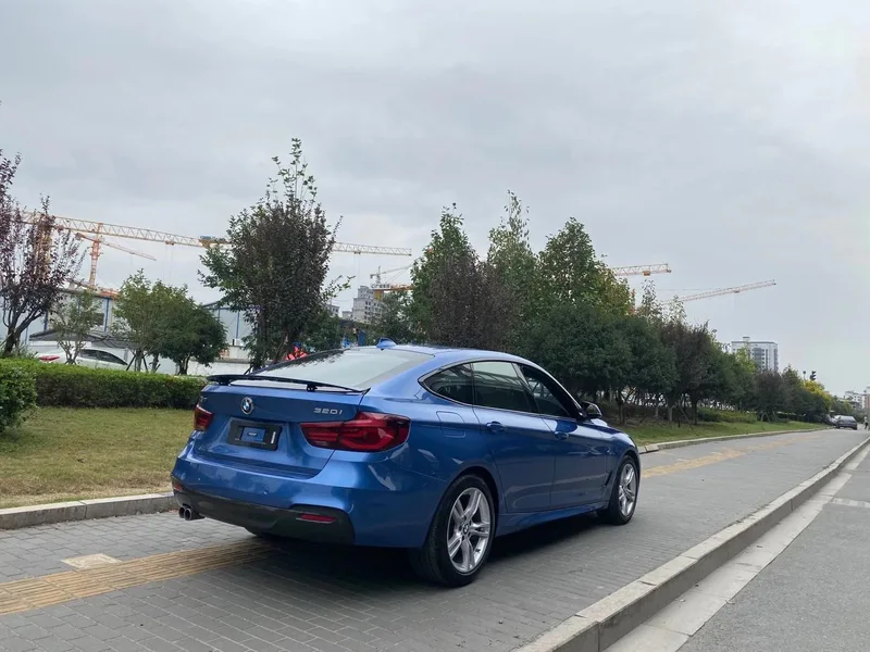 BMW 3 Series GT 2020 320i M Sports suit exterior photo 4