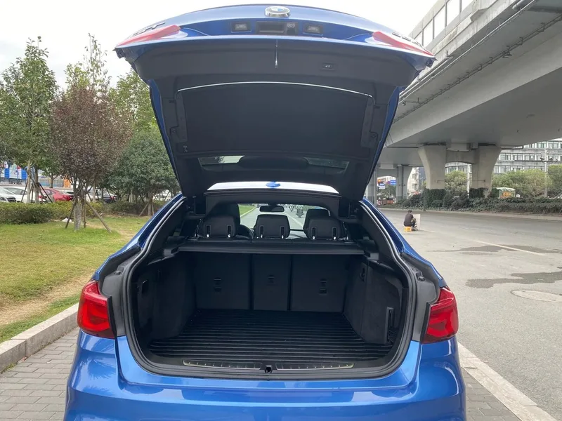 BMW 3 Series GT 2020 320i M Sports suit interior photo 9