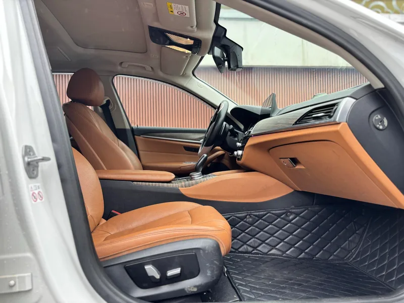 BMW 5 Series 2018 530Li Premium Class Luxury Set interior photo 15