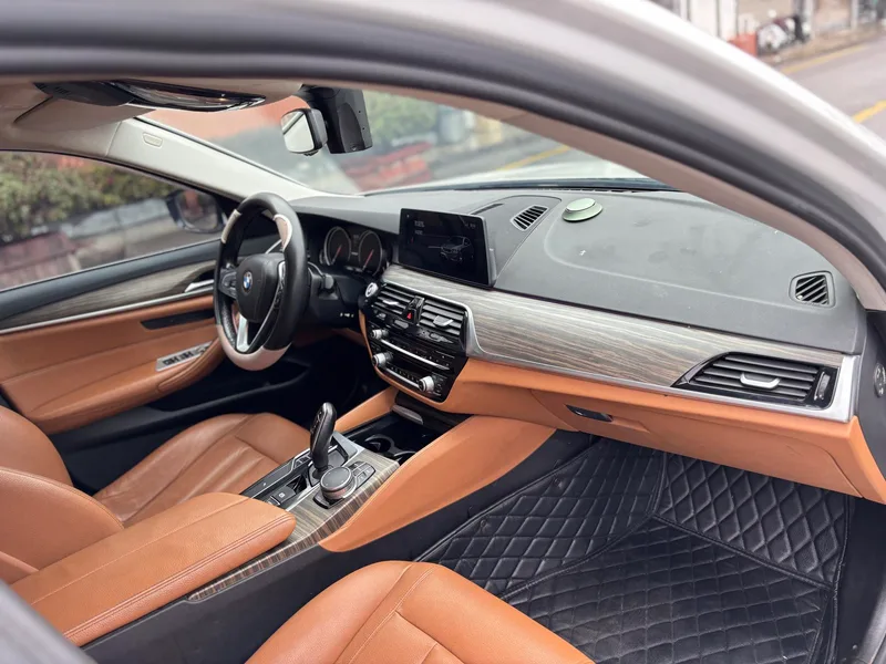 BMW 5 Series 2018 530Li Premium Class Luxury Set interior photo 16
