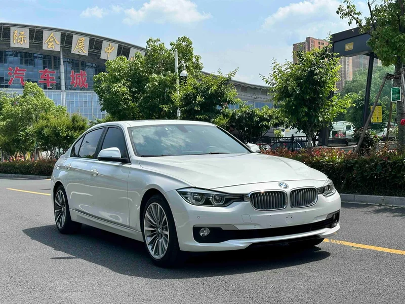 BMW 3 Series 2019 320Li Fashionable exterior photo 3