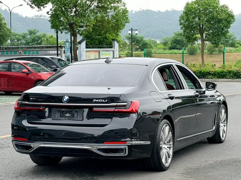BMW 7 Series 2021 740Li xDrive Administrative Luxury Set exterior photo 4