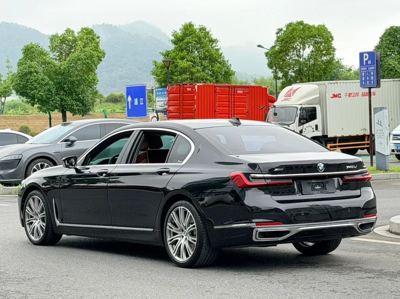 BMW 7 Series 2021 740Li xDrive Administrative Luxury Set exterior photo 6