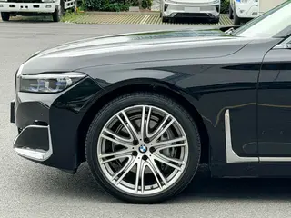 BMW 7 Series 2021 740Li xDrive Administrative Luxury Set exterior photo 7