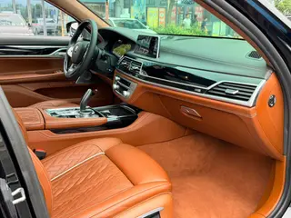 BMW 7 Series 2021 740Li xDrive Administrative Luxury Set interior photo 19