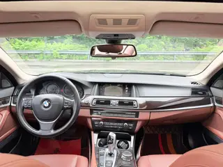 BMW 5 Series 2014 528Li Leader intérieur photo 10