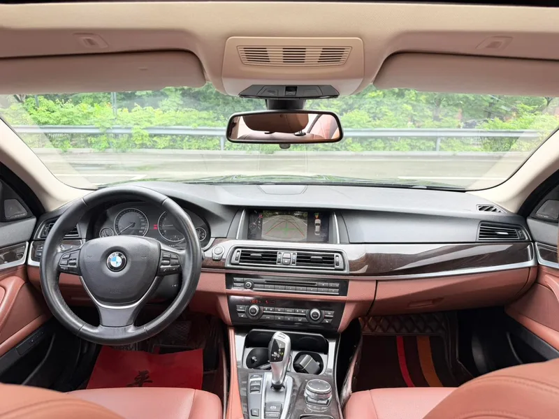 BMW 5 Series 2014 528Li Leader intérieur photo 10
