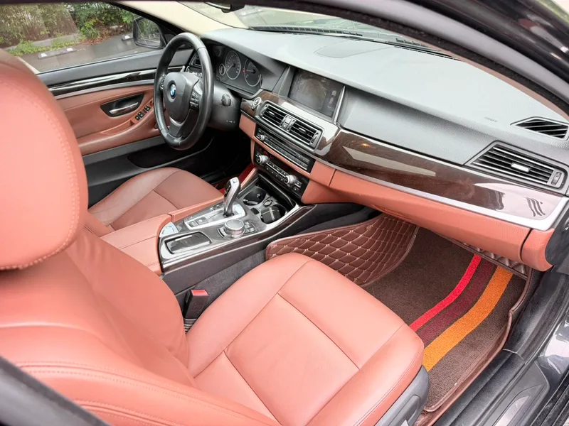 BMW 5 Series 2014 528Li Leader intérieur photo 11