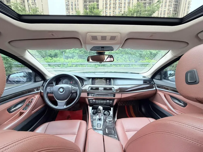 BMW 5 Series 2014 528Li Leader intérieur photo 15