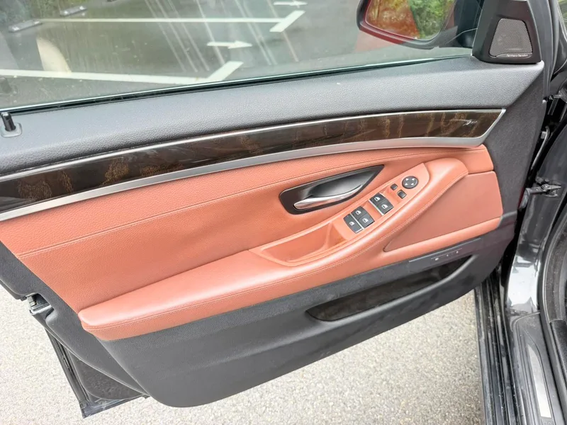 BMW 5 Series 2014 528Li Leader intérieur photo 17