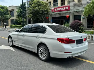 BMW 5 Series 2020 525Li Роскошный набор интерьер фото 7