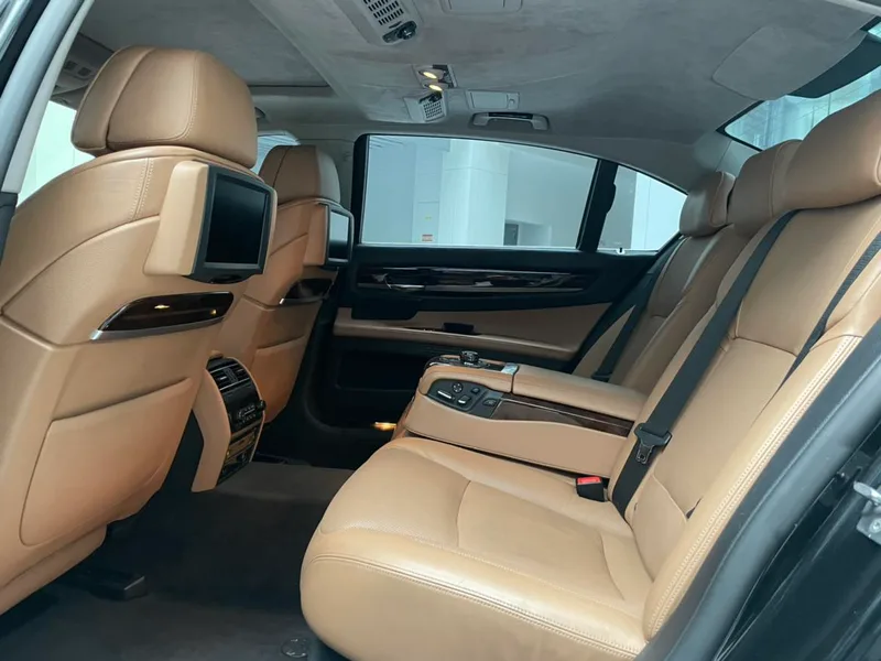 BMW 7 Series 2010 760Li interior photo 12