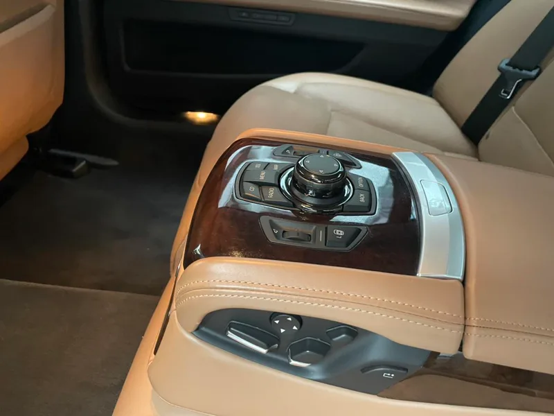 BMW 7 Series 2010 760Li interior photo 13