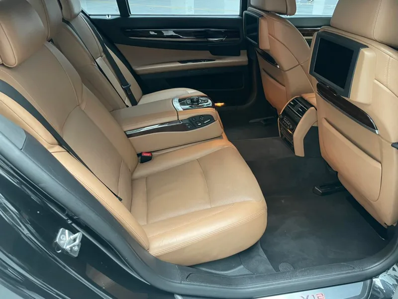BMW 7 Series 2010 760Li interior photo 18