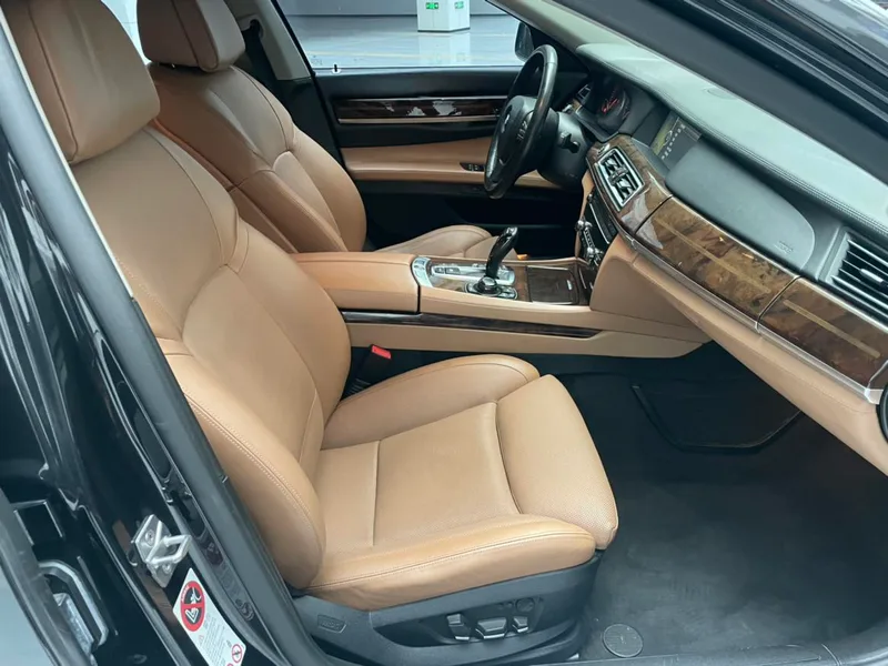 BMW 7 Series 2010 760Li interior photo 19