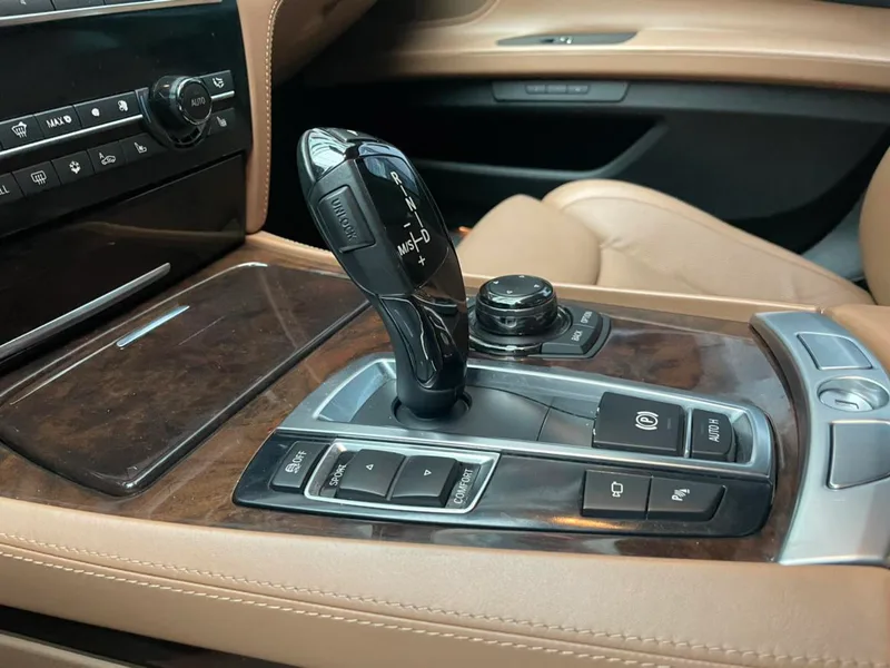 BMW 7 Series 2010 760Li interior photo 20
