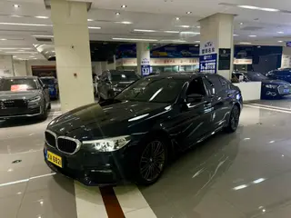 BMW 5 Series 2018 Reforma 530Li Líder M Conjunto deportivo exterior foto 1