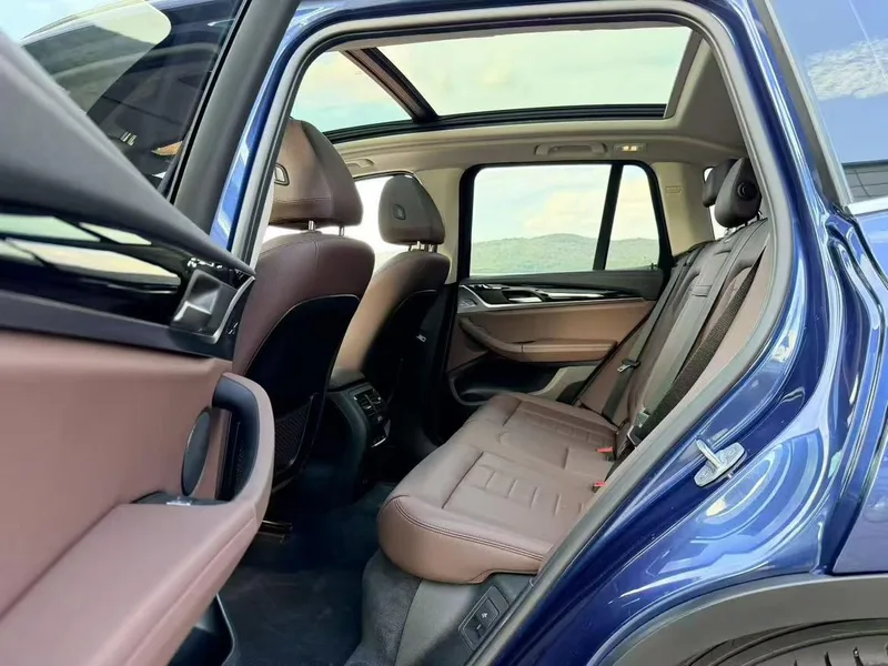 BMW X3 2018 xDrive28i Luxury Set Country VI interior photo 9