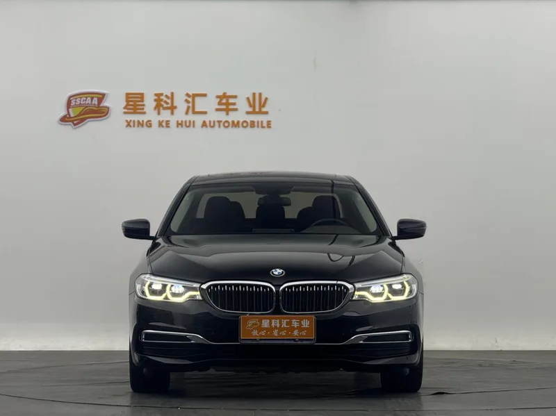 BMW 5 Series 2020 530Li Leading Type Luxury Set exterior photo 2