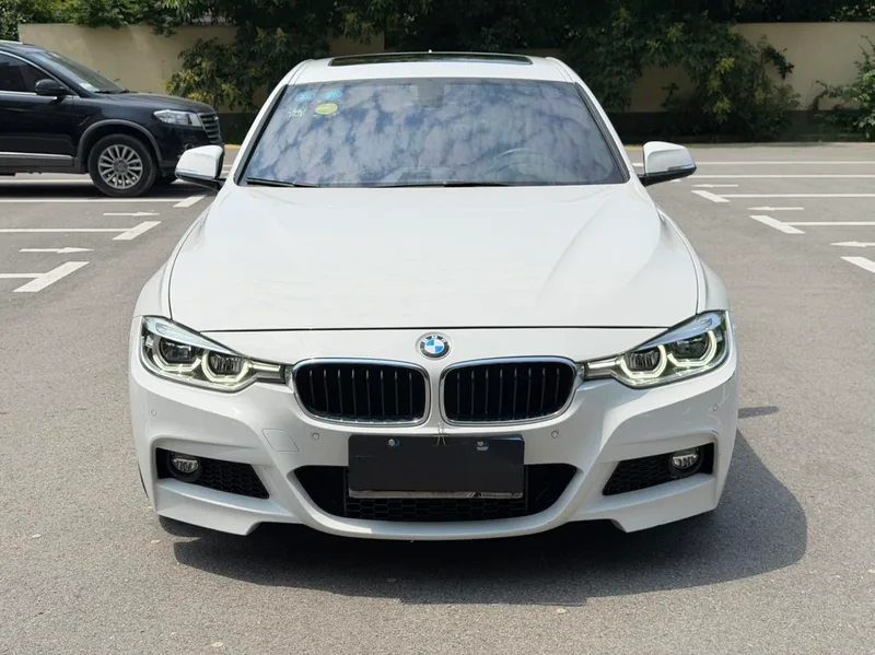 BMW 3 Series 2019 320i M Conjunto deportivo exterior foto 2