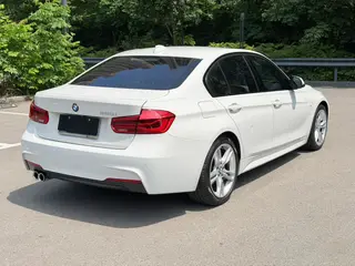 BMW 3 Series 2019 320i M Conjunto deportivo exterior foto 4