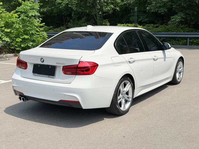 BMW 3 Series 2019 320i M Conjunto deportivo exterior foto 4
