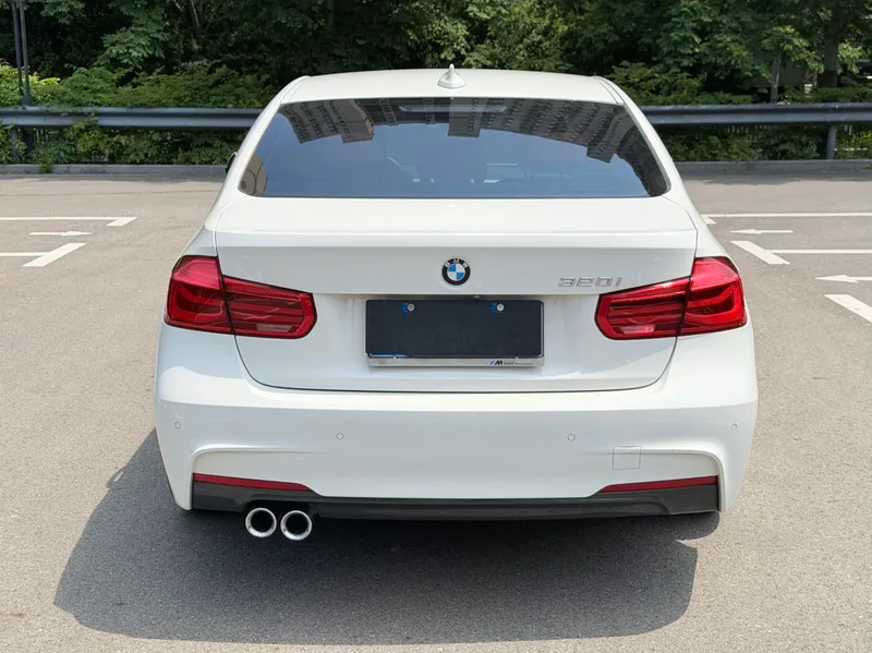 BMW 3 Series 2019 320i M Conjunto deportivo exterior foto 5
