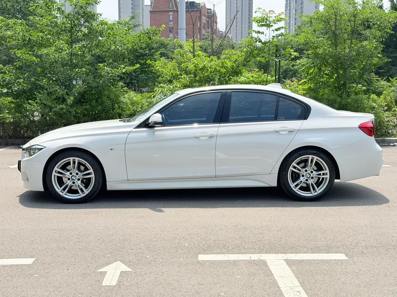 BMW 3 Series 2019 320i M Conjunto deportivo exterior foto 7