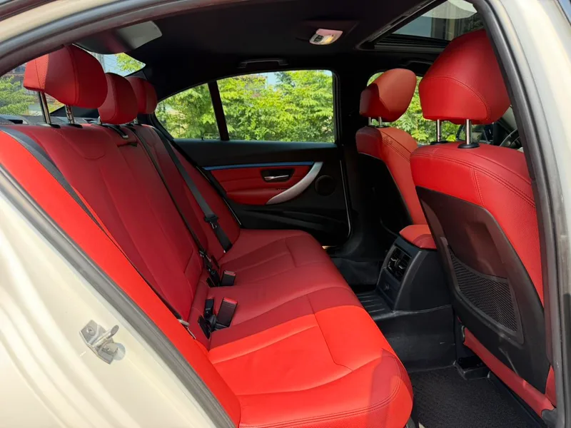 BMW 3 Series 2019 320i M Conjunto deportivo interior foto 13
