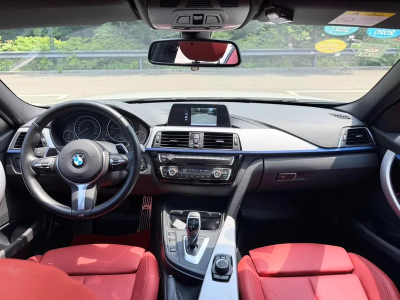 BMW 3 Series 2019 320i M Conjunto deportivo interior foto 14