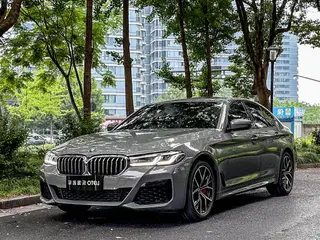 BMW 5 Series 2022 Reforma 540i Edición de moda M Conjunto deportivo