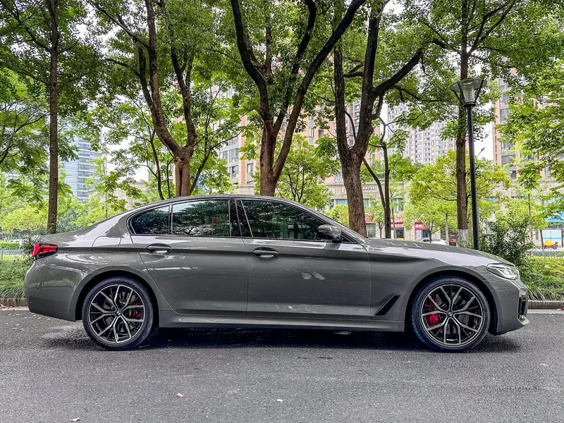 BMW 5 Series 2022 Restyling 540i Fashion Edition M Sports suit exterior photo 3