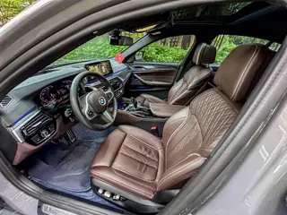 BMW 5 Series 2022 Restyling 540i Fashion Edition M Sports suit interior photo 10